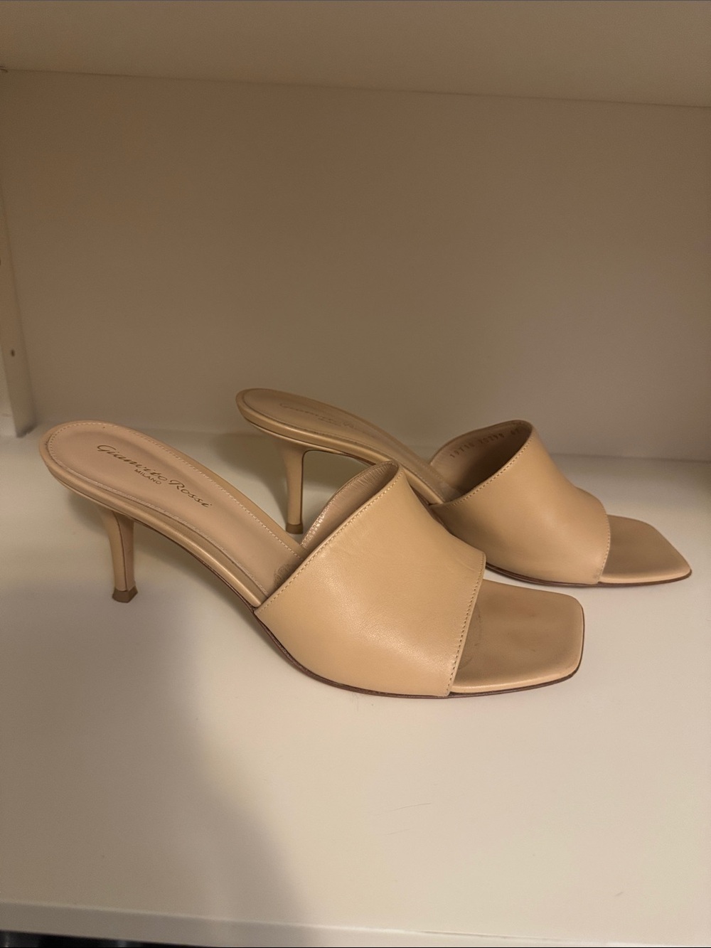 Gianvito Rossi nude sandals 41
